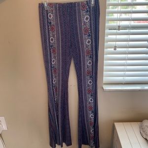 Women’s patterned flare yoga pants